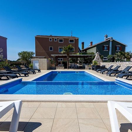 שטיניאן Family Friendly Apartments With A Swimming Pool Valbandon, Fazana - 2201 מראה חיצוני תמונה