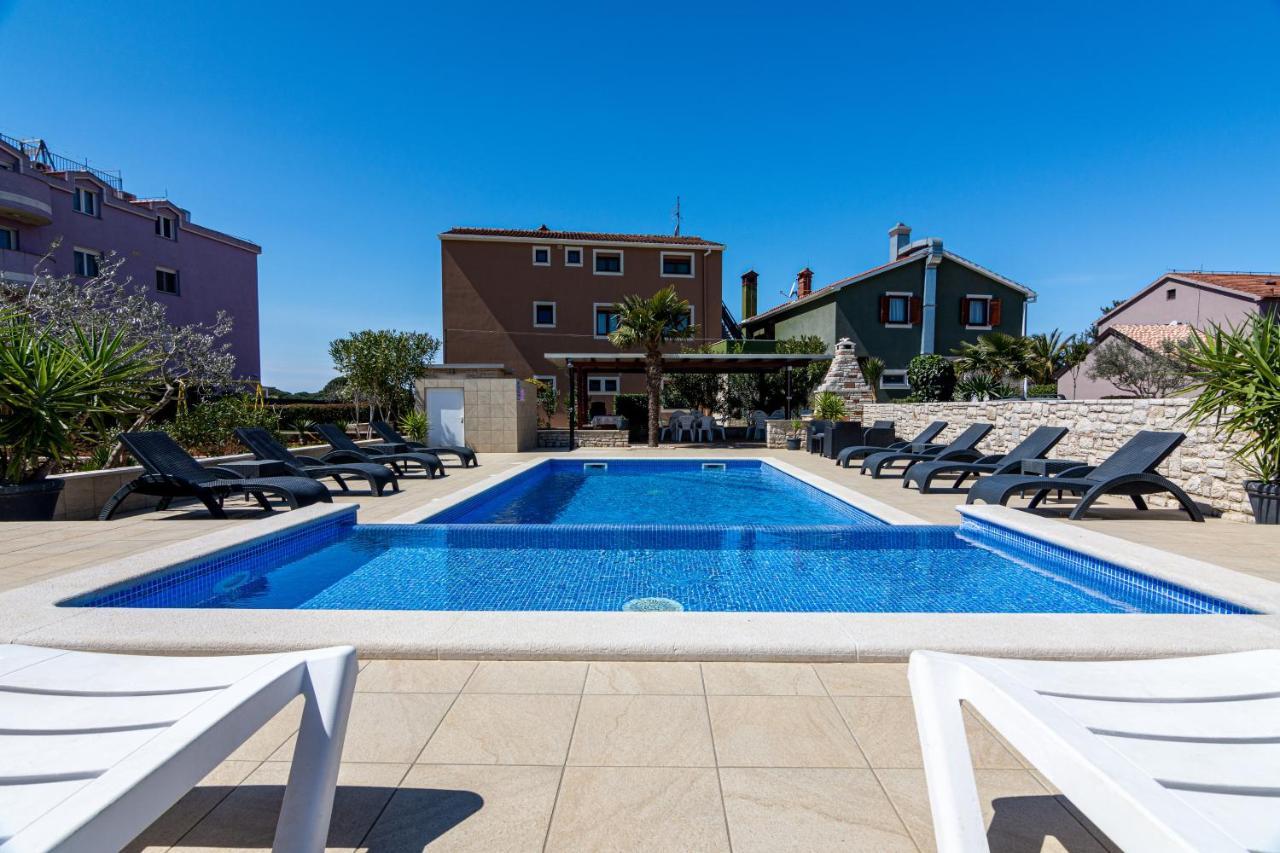 שטיניאן Family Friendly Apartments With A Swimming Pool Valbandon, Fazana - 2201 מראה חיצוני תמונה